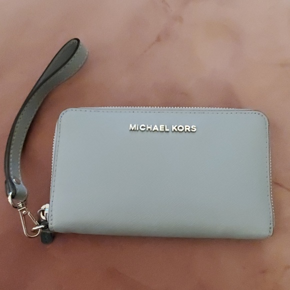 Michael Kors Handbags - Michael Kors Wristlet